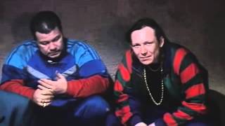 Дукалис зашел в хату к блатным)