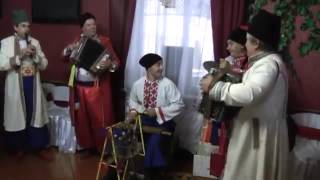 Троїсті музики ТокарівськогоСБК на українському весіллі