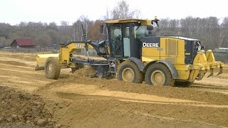 John Deere 672G leveling sand