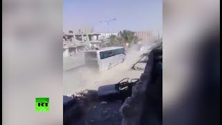Сирийские бойцы показали видеозапись эвакуации террористов ИГ из Ракки