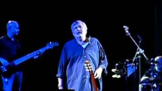 Francesco Guccini beve un bicchiere di vino + battuta + farewell - Concerto Parma live 2008