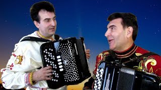 ВЫШЕЛ МЕСЯЦ НАД РЕКОЮ ?Очаровательная песня под баян! ☀️ Играй гармонь любимая!╰❥ Russian folk song!