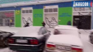 Город Актобе. Очередь на шиномонтажки. 26 октября 2017 года.