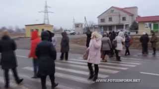 Жители 101 микрорайона перекрыли дорогу