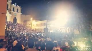 Fiéis  cantando Pai Nosso (Igreja São José)