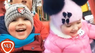 ДЕТИ ПУГАЧЕВОЙ И ГАЛКИНА: Лиза, Гарри и Клава на утренней прогулке с Максимом, 26 ноября 2017 года!