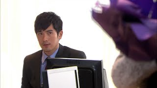 灰姑娘会议现场收到浪漫鲜花和爱的告白，霸总这嫉妒的眼神亮了！