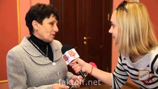Доїти корову -- ціла наука. День працівників сьльського господарства.