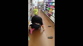 Fight Video ЖЕСТЬ!!!Драка двух женщин в супермаркете!!!