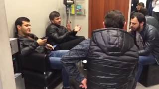 Эльбрус красавец смотрит сквозь тучи..