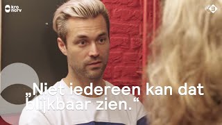 Elise pakt haar tas in voor de eerste operatie aan haar gezicht | Hij is een Zij