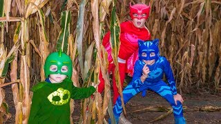 Corn Maze with Disney PJ Masks featuring the Assistant and Catboy, Owlette and Gekko