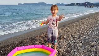 Рыбалка на берегу Средиземного Моря Развлекательное видео для детей Video For Kids Melissa Tv