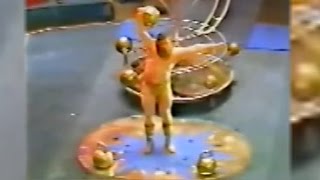 Valentin Dikul - 80 kg kettlebell power juggling in circus