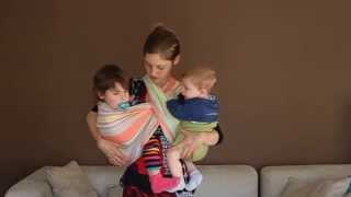 Co-portage : 1 écharpe (2 hamacs simples), 2 bébés (jumeaux ou d'âges rapprochés)