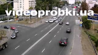 Байкер нырнул под Газель