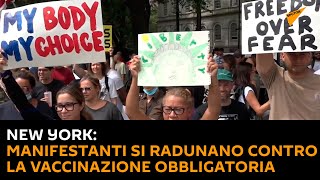New York: manifestanti si radunano contro la vaccinazione obbligatoria