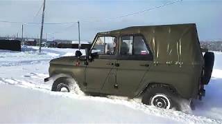 Простой Уаз (военные мосты) и снег.