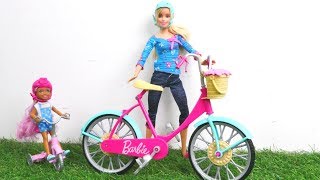 Barbie pasea en Bicicleta. Vídeos de juguetes para niñas