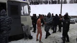 Беркут издевательство над голым человеком