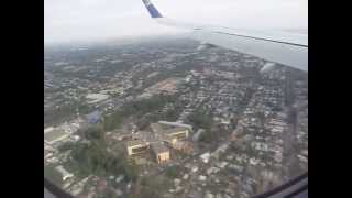 посадка самолёта в аэропорту города Алматы.