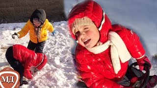 ЛИЗА и ГАРРИ: Снежки, снегокаты и фокус-покус! | Лиза и Гарри на детском празднике!