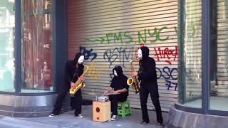 Порвали улицу своей игрой ►Трио на саксофонах Street musicians уличные музыканты