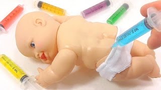 Дочки матери с куклой Пупсик  Лечим простуду у Доктора, делаем укол