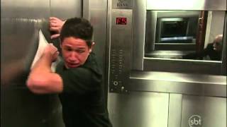 Pegadinha no Elevador - Caixão - Extremely Scary Corpse Elevator Prank in Brazil