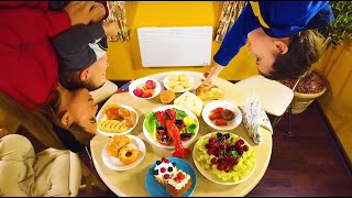 Дом вверх дном! Весь мир перевернулся! Оскар и Платон ходят по потолку.