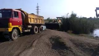 Как татра 815 тащила Погрузчик( Казахские Татры 815 )