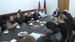 Женщин Буйнакска поздравили с наступающим праздником 8 Марта