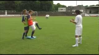 Fussball Training: DVD Gleichgewichtstraining im Fußball - Gegnerdruck