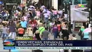 Más españoles emigran en busca de empleo