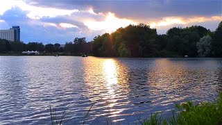 Закат Солнца над Озером. Красивый Закат Солнца над Водой. Солнце Садится. Футажи для видеомонтажа