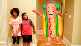 DANCING HOT DOG vs Shiloh and Shasha! - Onyx Kids