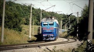 ЧС8-074 ведет пасcажирский поезд "ЗАКАРПАТЬЕ"