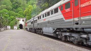 2ТЭ116У-0238 с поездом 306 Сухум-Москва проследует о.п. Псырцха