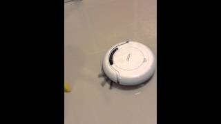 AUTOBOT mini Robot Cleaner : สาธิตการดูดฝุ่น บนพื้นกระเบื้องขัด