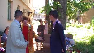 К выселенным на улицу аварийщикам приехал помощник Сабурской С. Х.