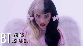Melanie Martinez - Sippy Cup (Lyrics + Español) Video Official