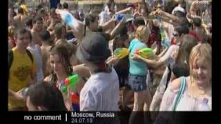 Massive water fight in Moscow - no comment