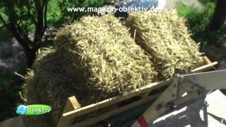 Dächer decken mit Stroh