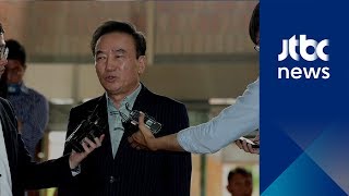 '성추행 혐의' 최호식 전 회장 경찰 출석…강제성 부인