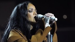 Rihanna - Love On The Brain (Anti World Tour 2016 Amsterdam)