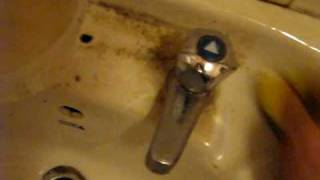 Clean Very Dirty Ugly Bathroom Basin Sink Fast with Vinegar in a Green way