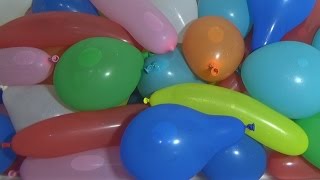 Куклы Пупсики Лопаем шарики с водой Делаем укол Песня семья пальчиков Видео для детей Учим цвета