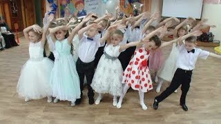Танец  "Россия - мы дети твои". Выпускной в детском саду.