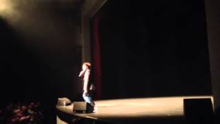 Kamini à Mouscron. Stand up