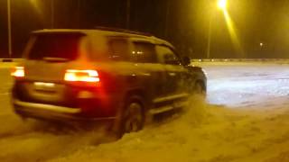 Дрифт на land cruiser 200 executive edition (2016)